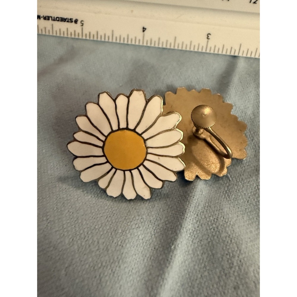 Vintage 1960s Enamel Daisy Flower Clip On Screw Back Earrings Ivory Yellow Retro